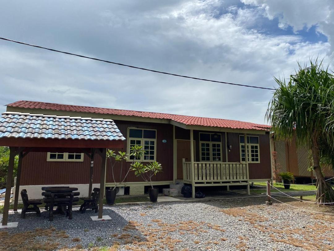Tamteh Homestay Ayer Hitam Ngoại thất bức ảnh
