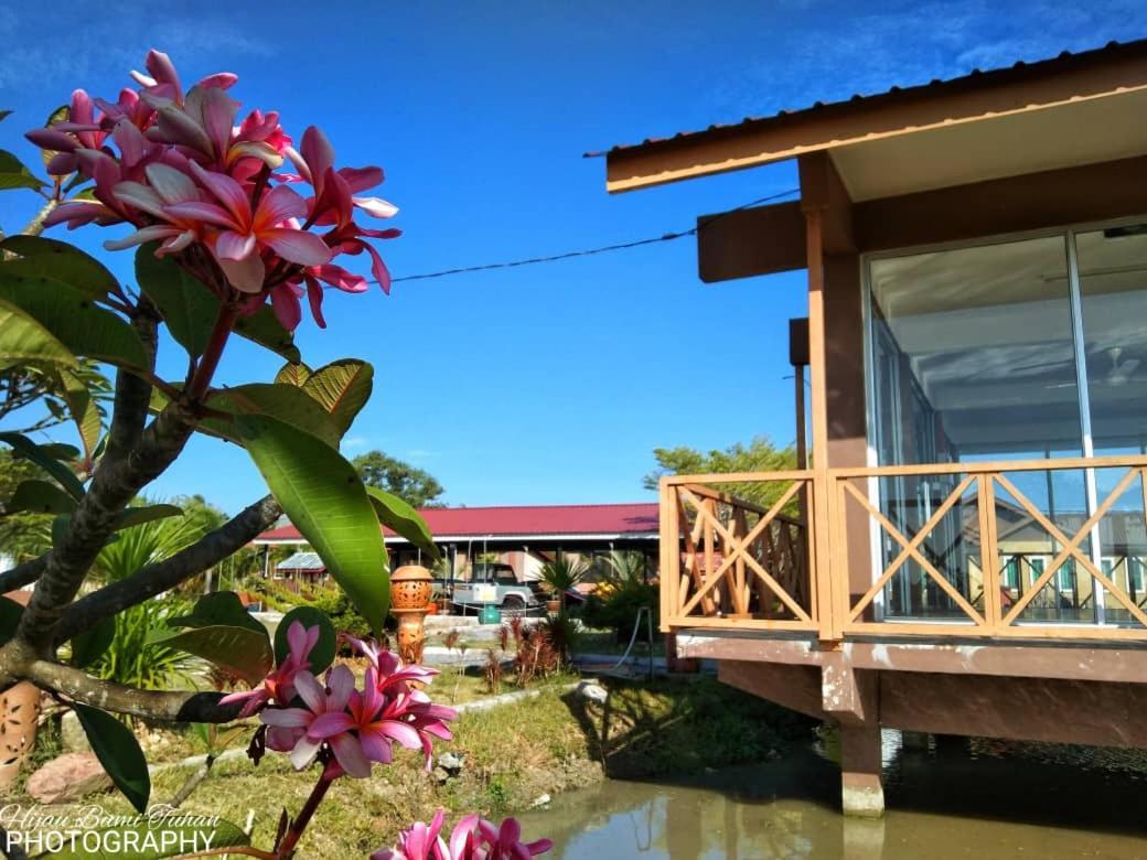 Tamteh Homestay Ayer Hitam Ngoại thất bức ảnh