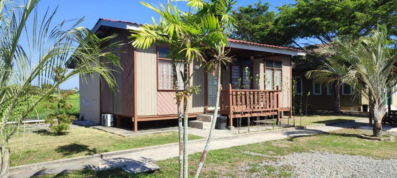 Tamteh Homestay Ayer Hitam Ngoại thất bức ảnh