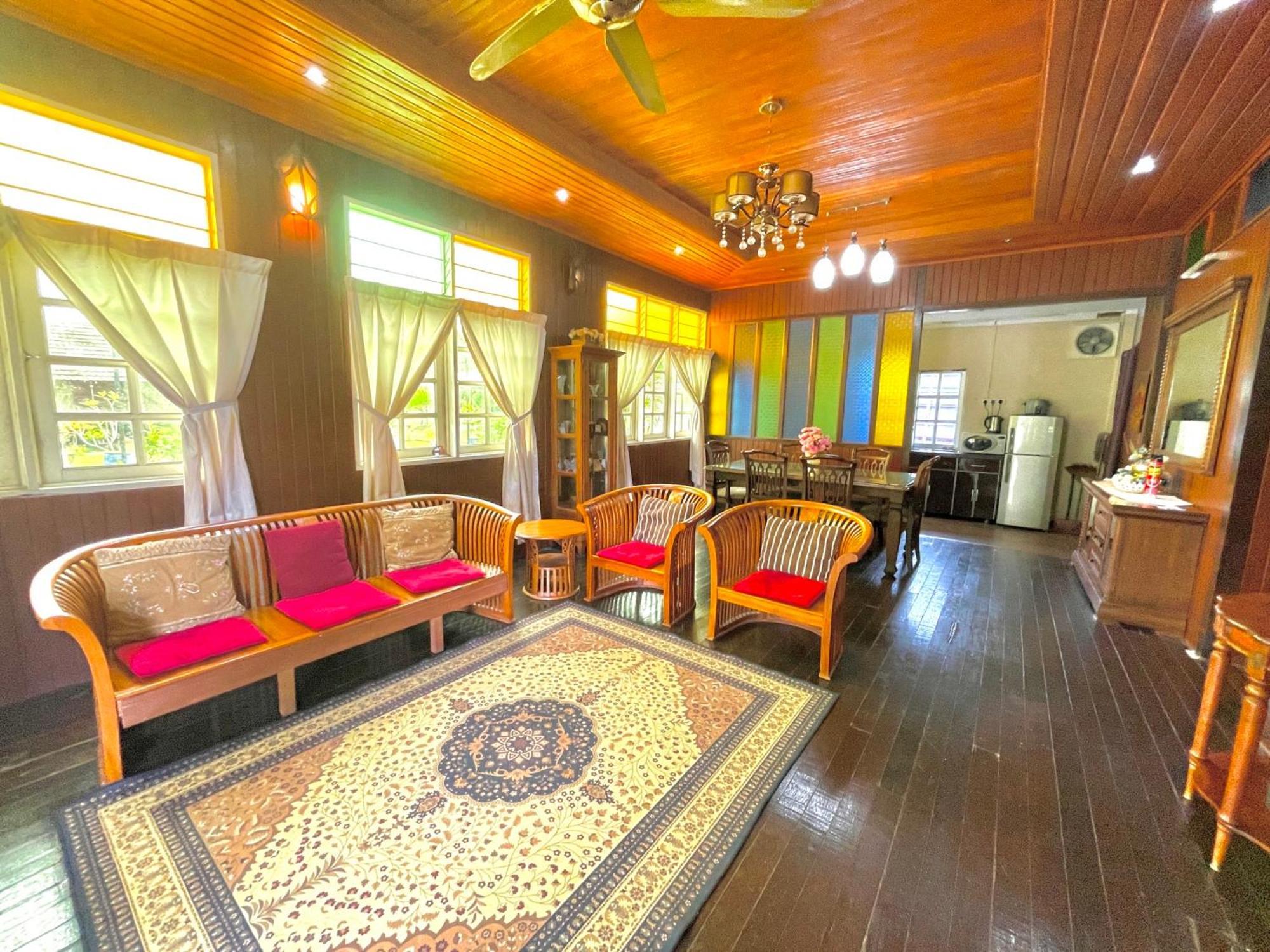 Tamteh Homestay Ayer Hitam Ngoại thất bức ảnh