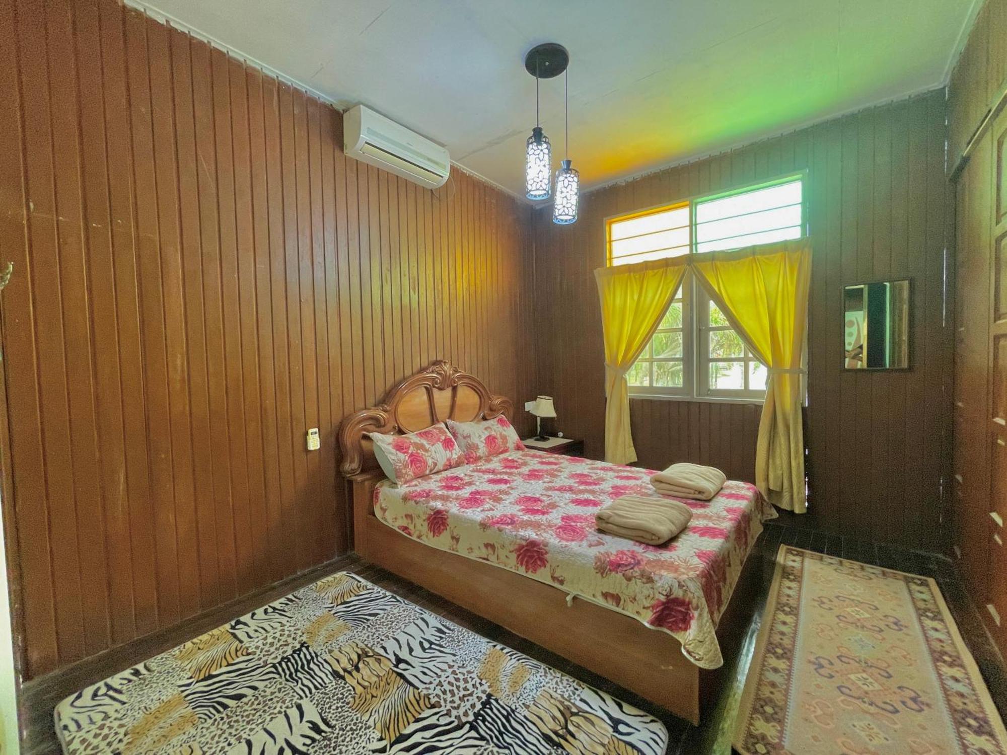 Tamteh Homestay Ayer Hitam Ngoại thất bức ảnh