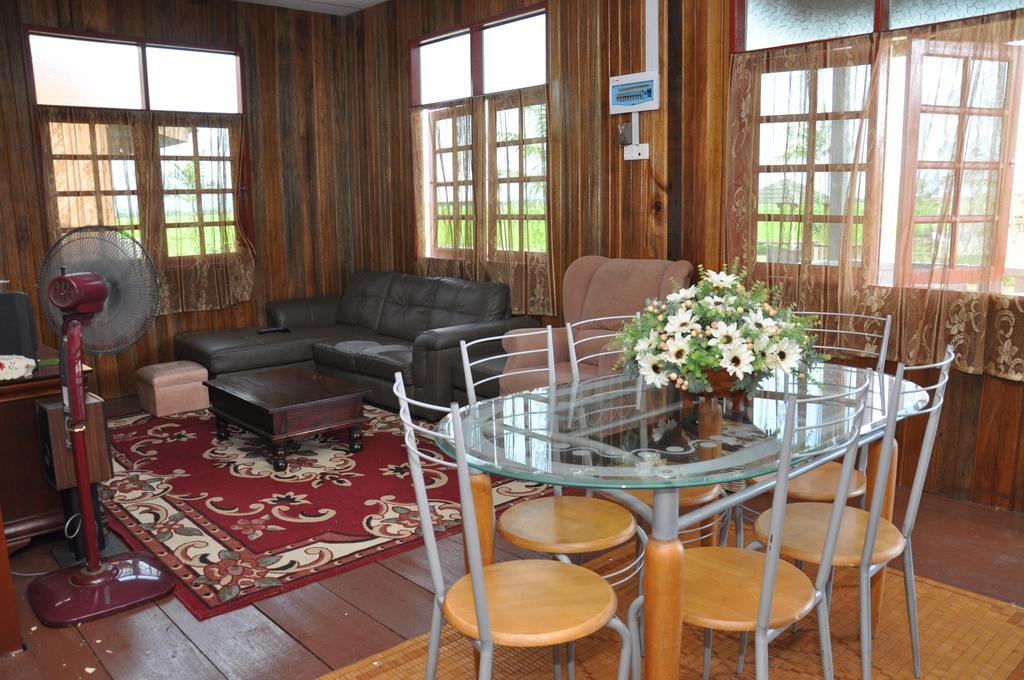Tamteh Homestay Ayer Hitam Phòng bức ảnh