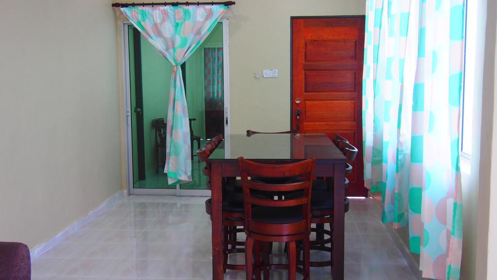Tamteh Homestay Ayer Hitam Ngoại thất bức ảnh