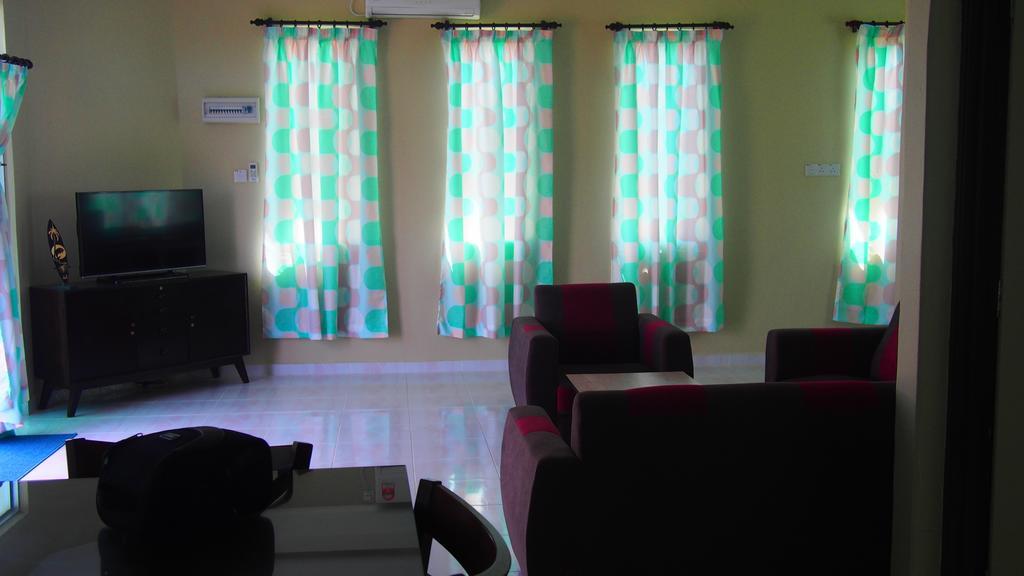 Tamteh Homestay Ayer Hitam Ngoại thất bức ảnh